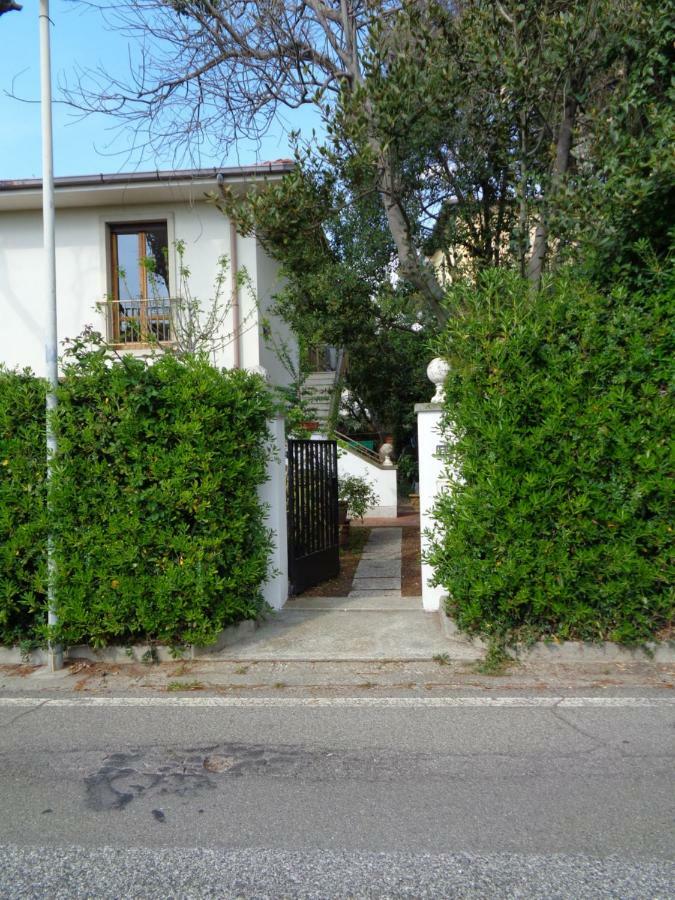 La Casa Di Nina Apartment Quercianella Exterior photo